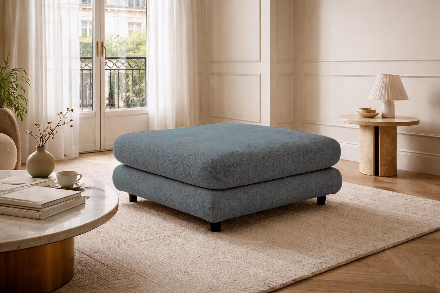 Pouf Popincourt en tissu chenille anthracite Paname Avenue, dans un décor inspire au quartier parisien