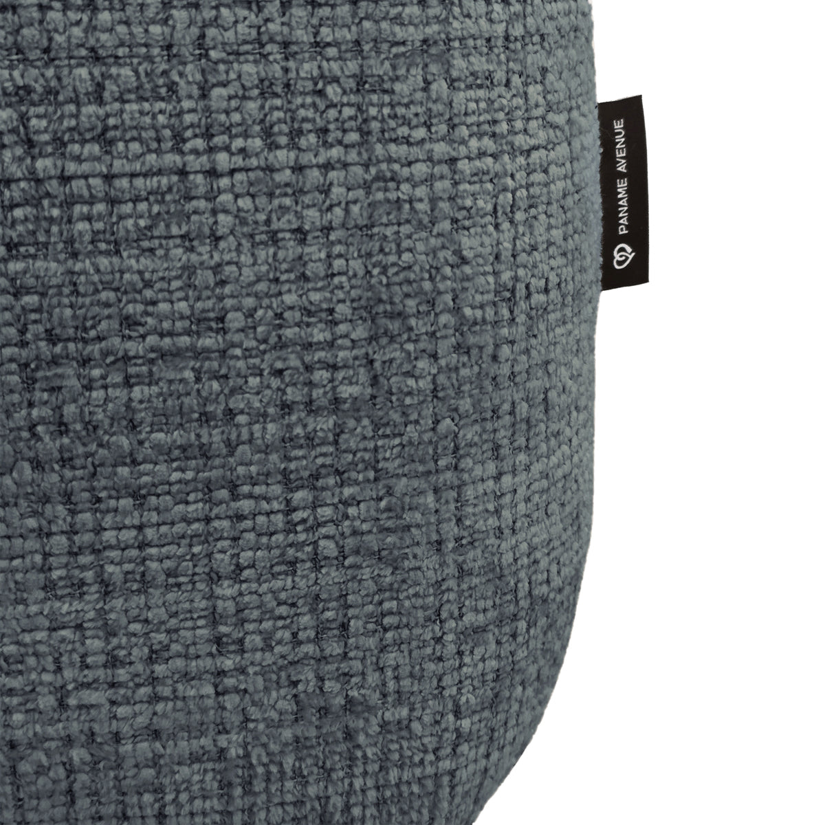 Pouf Popincourt en tissu chenille anthracite Paname Avenue, détail du label de la marque