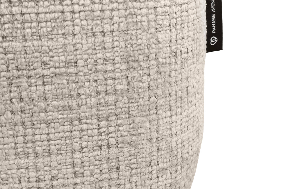 Pouf Popincourt en tissu chenille beige Paname Avenue, détail du label de la marque