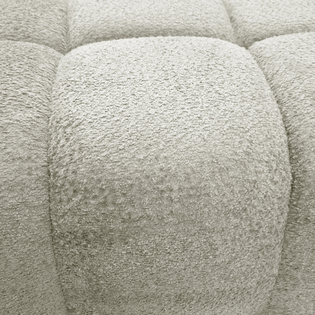 Pouf Taylor en tissu bouclette beige Paname Avenue, zoom sur l'assise