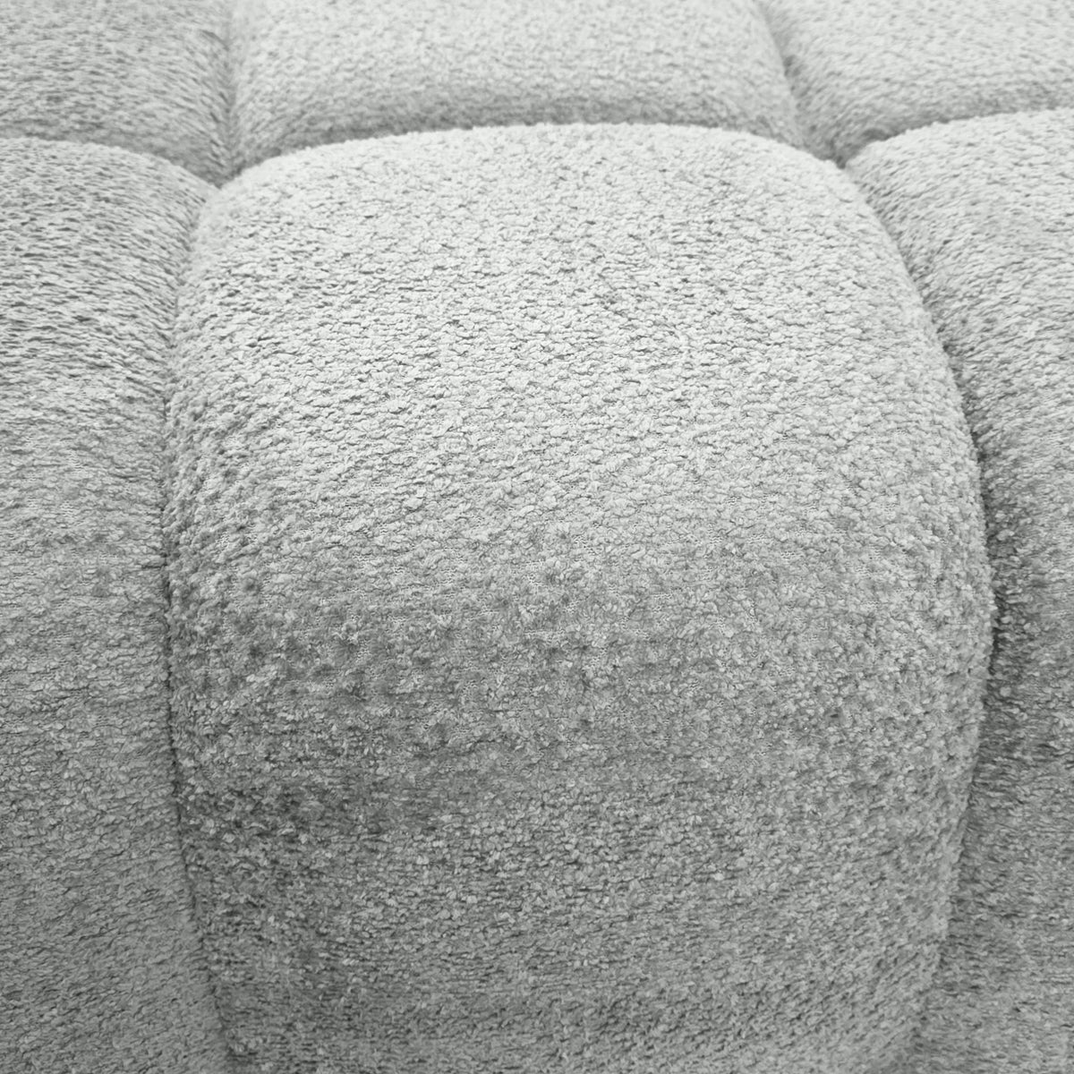 Pouf Taylor en tissu bouclette gris Paname Avenue, zoom sur l'assise