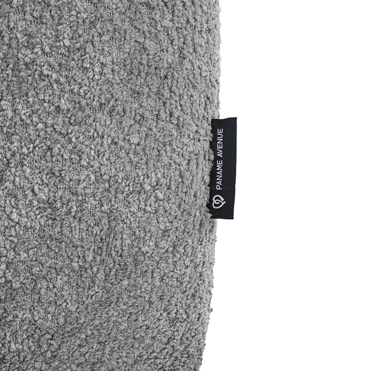 Pouf Taylor en tissu bouclette gris Paname Avenue, détail du label de la marque