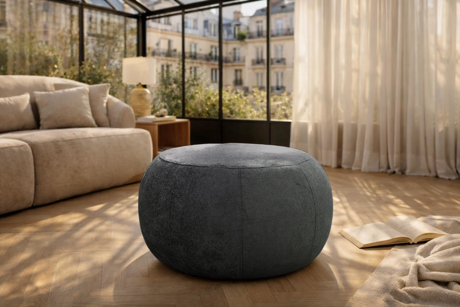 Pouf Verrerie en tissu chenille anthracite Paname Avenue, dans un décor inspire au quartier parisien
