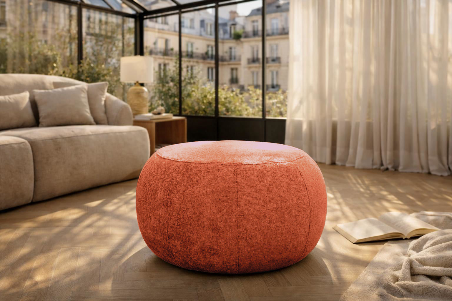 Pouf Verrerie en tissu chenille terracotta Paname Avenue, dans un décor inspire au quartier parisien