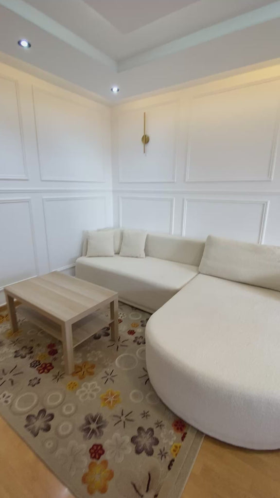 Vidéo d'un client filmant dans son salon type haussmannien avec parquet le canapé d'angle convertible Charlot de chez Paname Avenue en tissu bouclette beige - Retour client