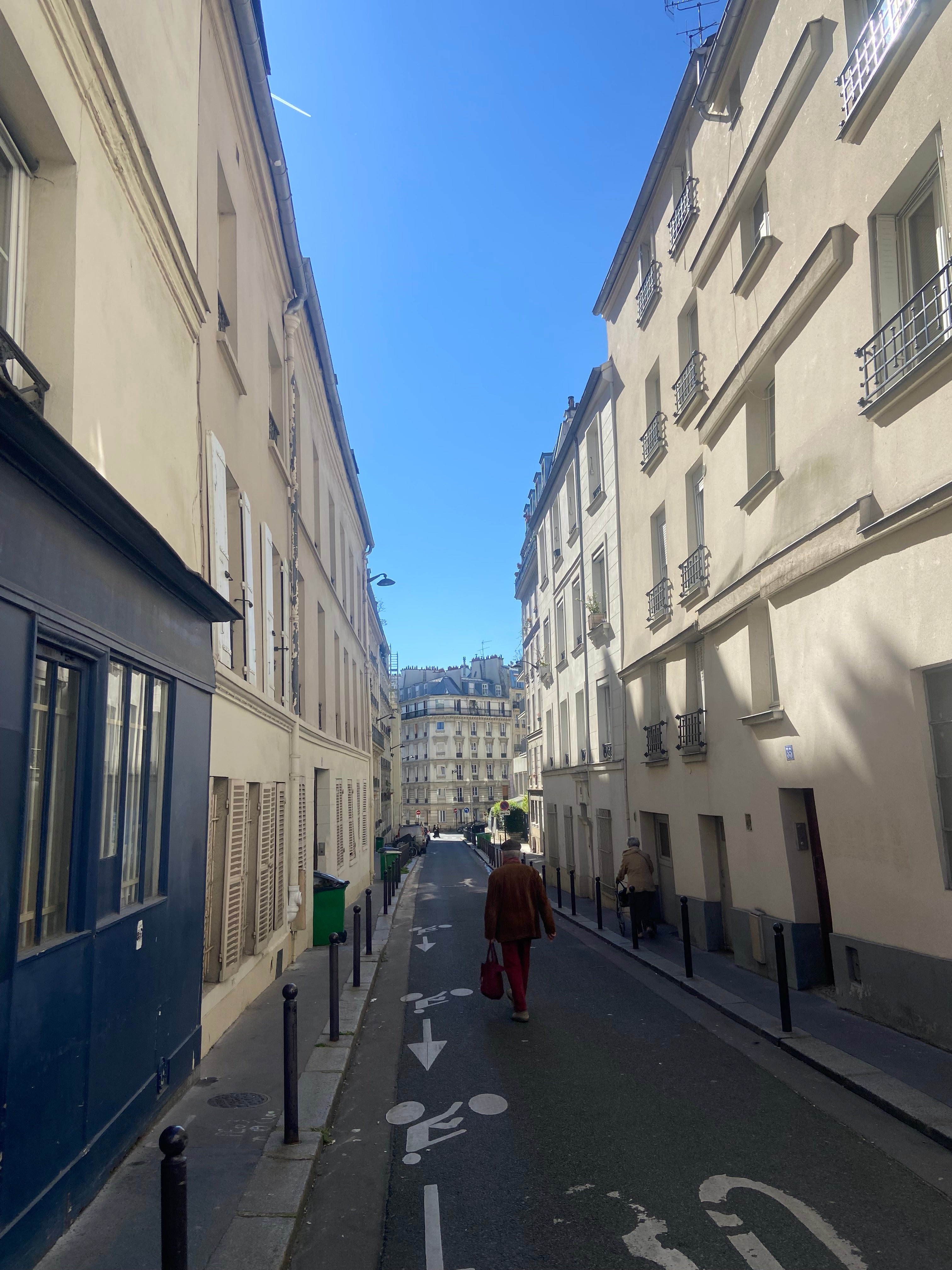 Rue de la Clef à Paris 5 près de la Contrescarpe avec immeubles anciens et rue étroite